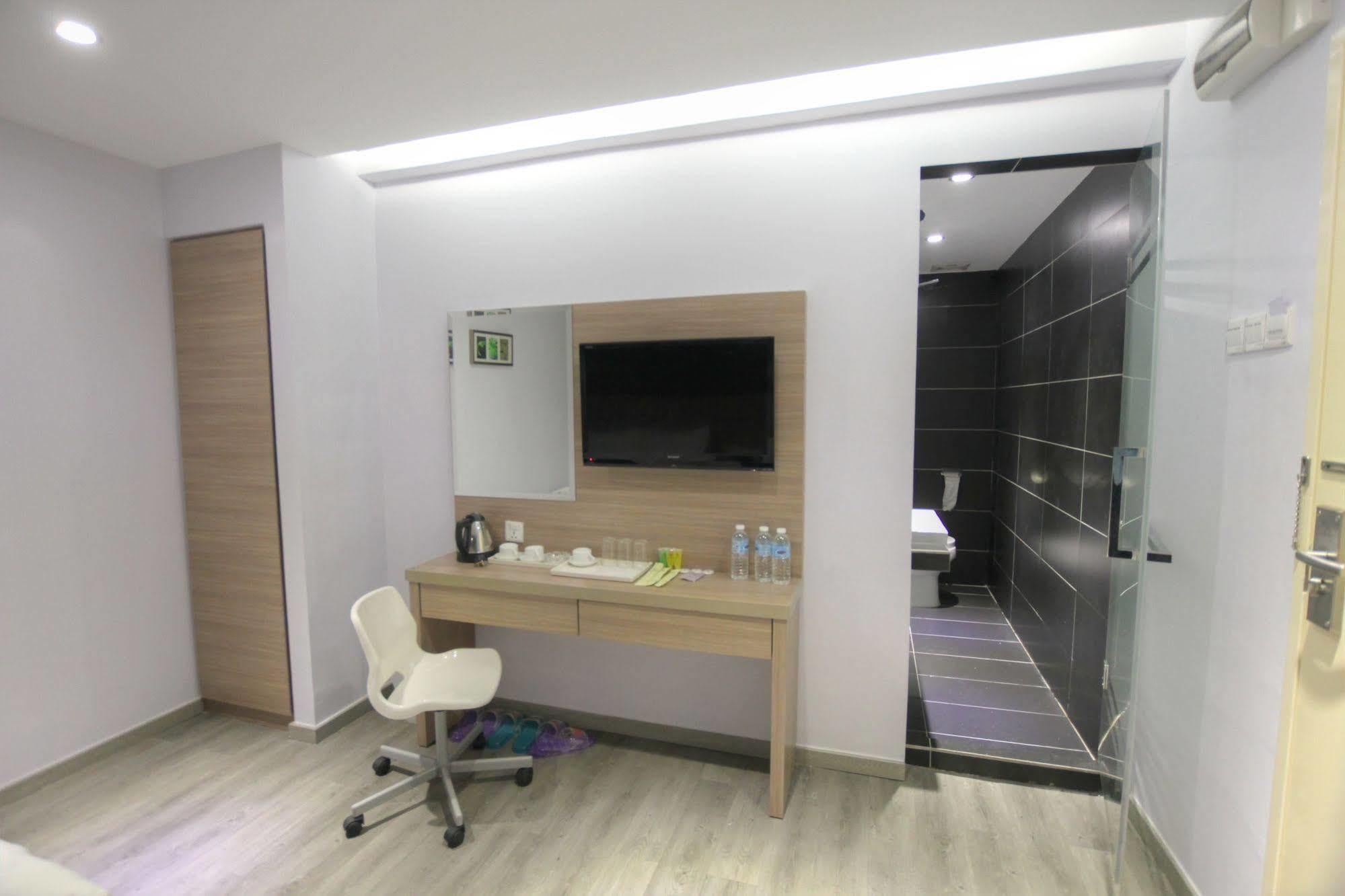 Hotel 99 Pusat Bandar Puchong Extérieur photo
