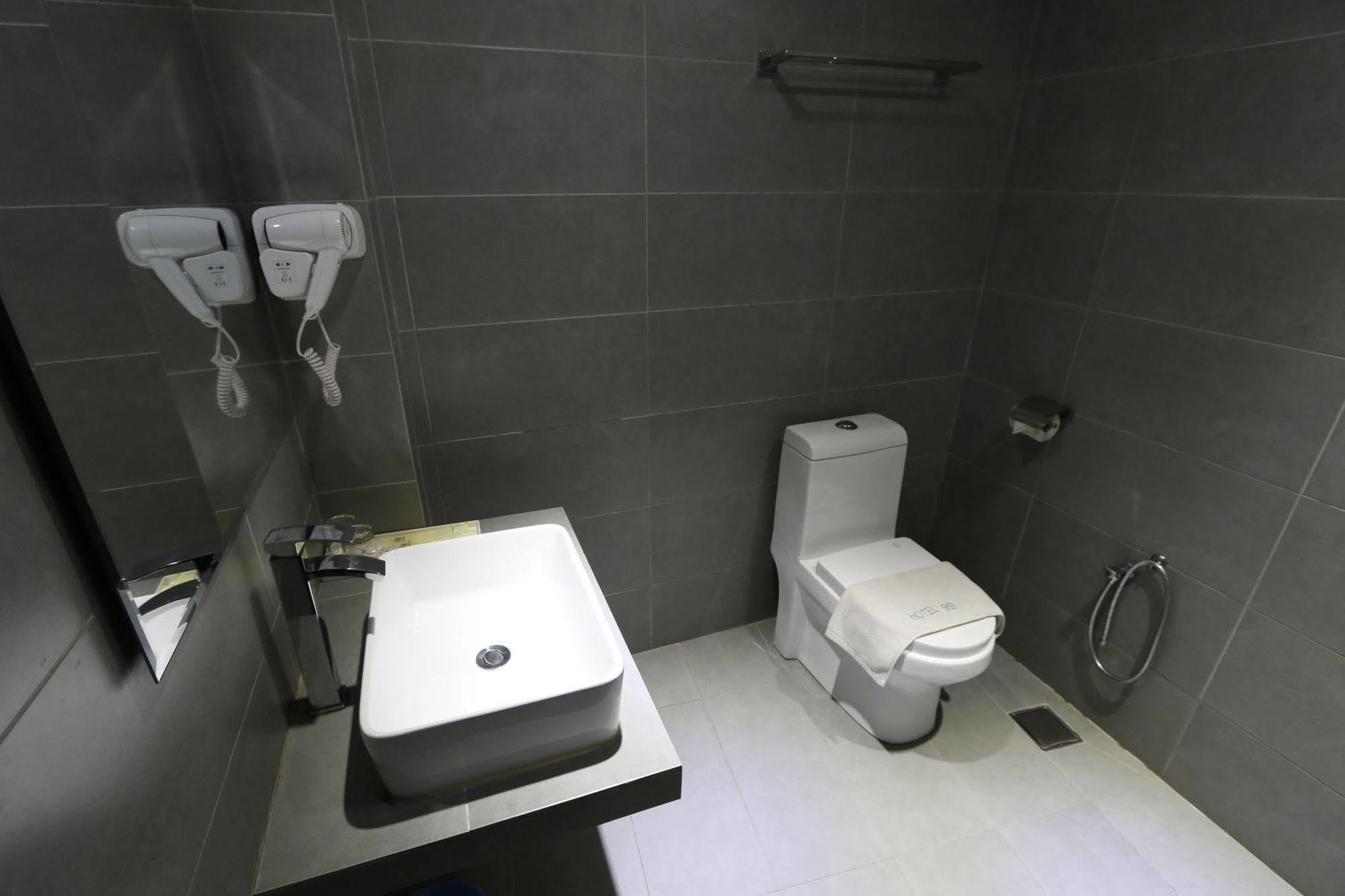 Hotel 99 Pusat Bandar Puchong Extérieur photo