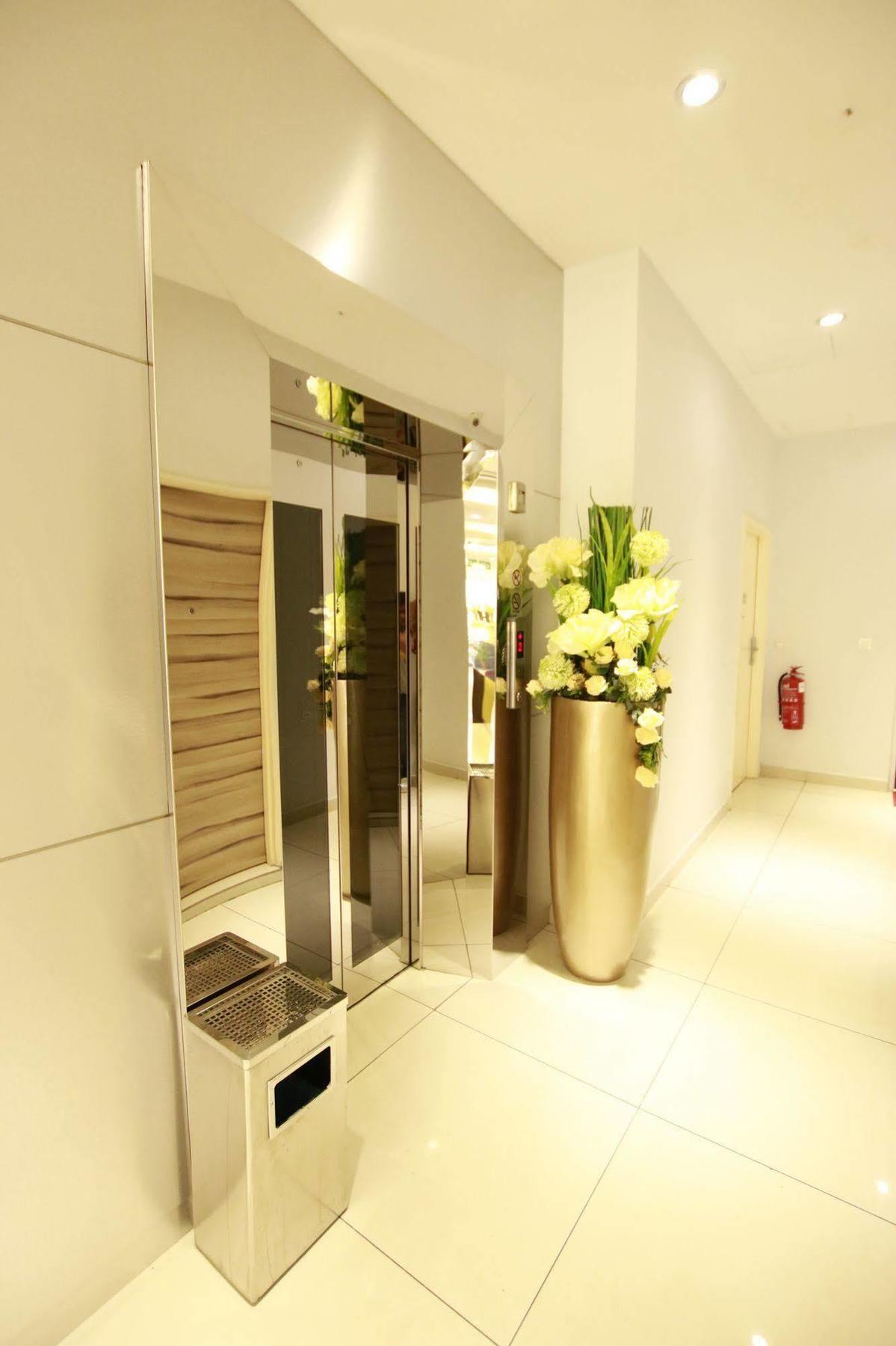Hotel 99 Pusat Bandar Puchong Extérieur photo